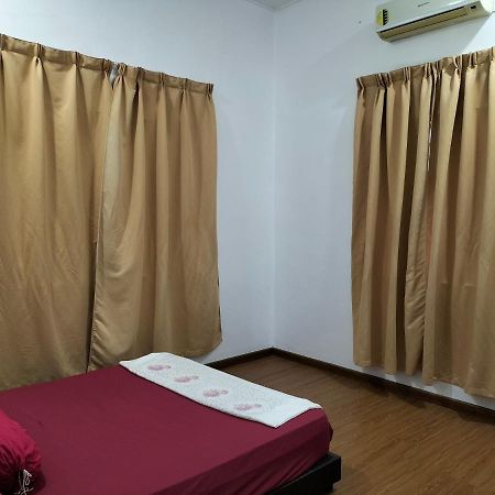 Che Na Homestay Pontian Pontian Kecil Exterior photo